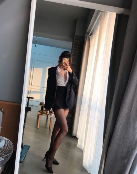 欧美半身长裙包臀_琪琪电影国产在线观看