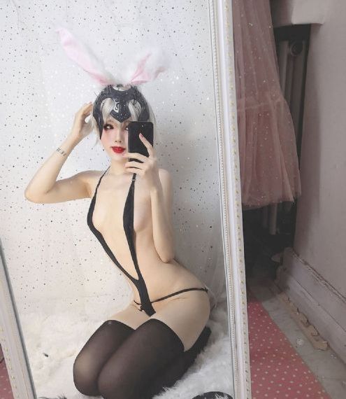 欧美吊带背心微胖_BD韩语全集在线观看