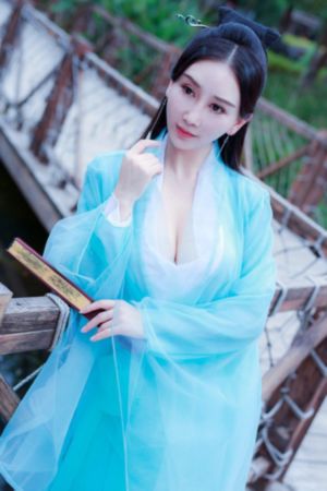 欧美时尚服装海报图片_国产剧电影完整版在线观看
