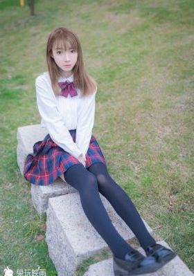 国产白嫩娇妻4p群内单男_蓝光超清在线观看